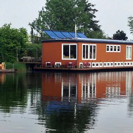 Bed & Breakfast Houseboat Between Windmills