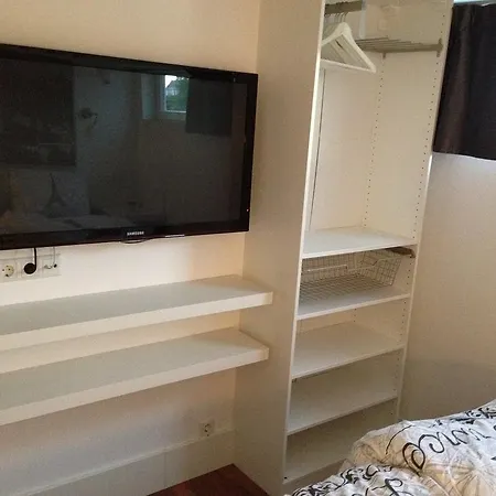 Houseboat Between Windmills B&B 암스테르담